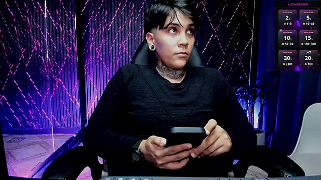 Snapshot of ZhoeStrong chatting on 5, 2, 2026 ZhoeStrong online show from 5, 2, 2026