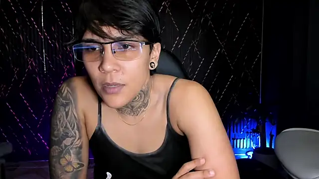 Snapshot of ZhoeStrong chatting on 3, 2, 2026 ZhoeStrong online show from 3, 2, 2026