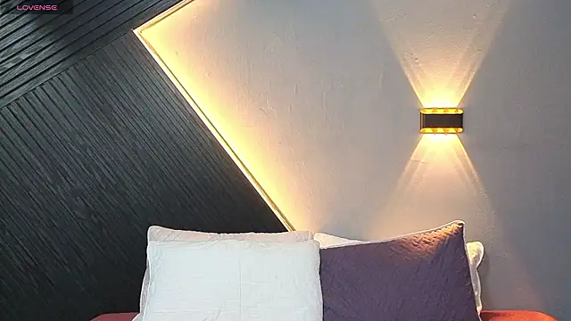 Laia and Aloby online show from 5, 3, 2026