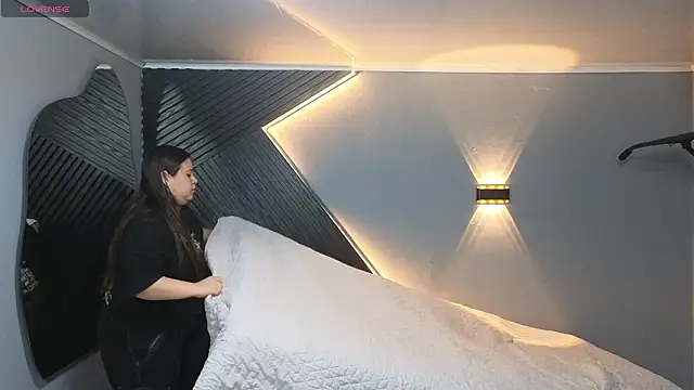 Laia and Aloby online show from 3, 3, 2026