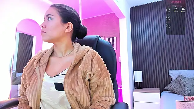 natasha  jackson online show from 15, 11, 2025