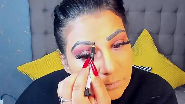 Snapshot of AmyCubes chatting on 15, 11, 2025 AmyCubes online show from 15, 11, 2025