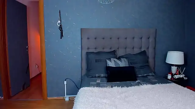 Snapshot of AmyCubes chatting on 8, 11, 2025 AmyCubes online show from 8, 11, 2025