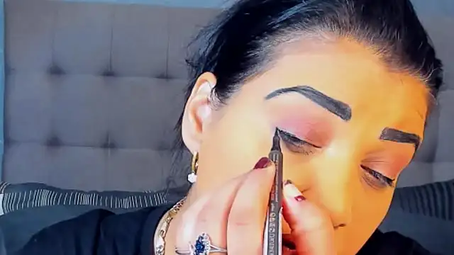 Snapshot of AmyCubes chatting on 29, 10, 2025 AmyCubes online show from 29, 10, 2025