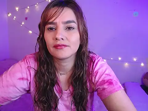 Snapshot of Lu_perez chatting on 4, 11, 2025 Lu perez online show from 4, 11, 2025