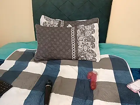 chloechrome online show from 11, 3, 2025