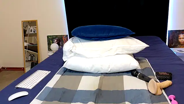 chloechrome online show from 6, 3, 2026