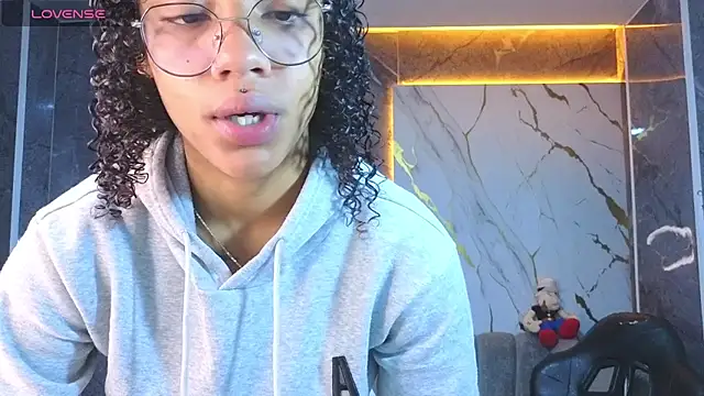 Snapshot of Violeth_b chatting on 14, 7, 2026 Violeth b online show from 14, 7, 2026
