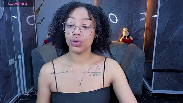 Snapshot of Violeth_b chatting on 21, 5, 2026 Violeth b online show from 21, 5, 2026