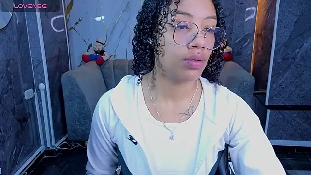 Snapshot of Violeth_b chatting on 27, 5, 2026 Violeth b online show from 27, 5, 2026