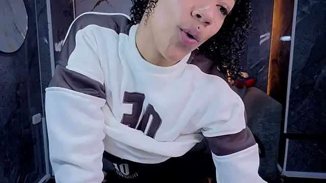 Snapshot of Violeth_b chatting on 1, 5, 2026 Violeth b online show from 1, 5, 2026