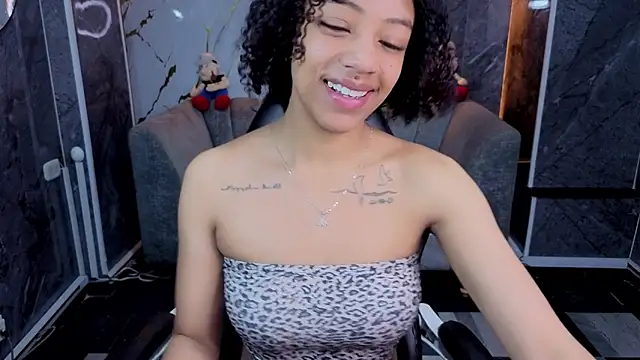 Snapshot of Violeth_b chatting on 30, 4, 2026 Violeth b online show from 30, 4, 2026
