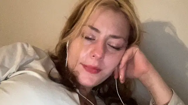 SkarlettRose96 online show from 15, 10, 2025