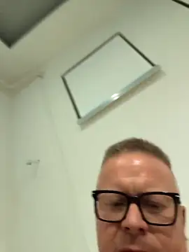 Snapshot of swingr chatting on 13, 4, 2026 swingr online show from 13, 4, 2026