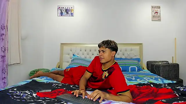 dafnezahiraa  online show from 4, 1, 2025