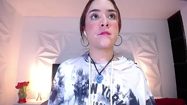 Snapshot of Alaaskaa_ chatting on 8, 2, 2025 Alaaskaa online show from 8, 2, 2025