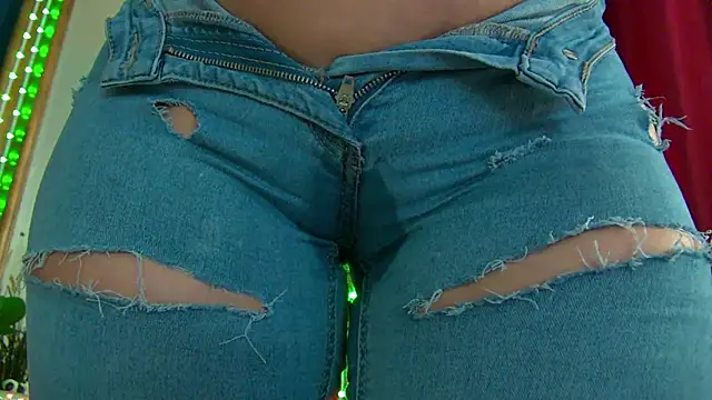 Foxxxy MILF online show from 19, 4, 2026