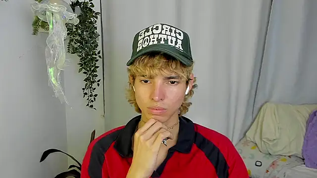 santy-kitty online show from 6, 10, 2025