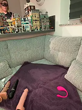 Sissy-Bee online show from 22, 1, 2025