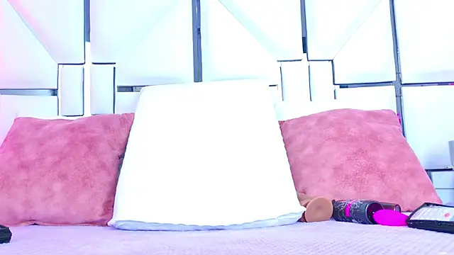 Snapshot of AlliciaKim chatting on 3, 3, 2026 AlliciaKim online show from 3, 3, 2026