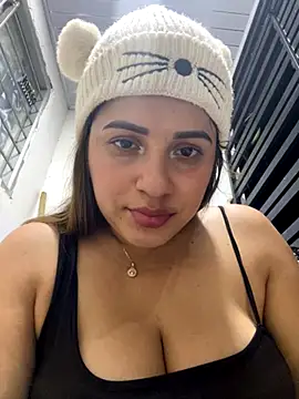 perlita05 online show from 2, 11, 2025