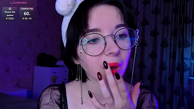 Nora Failure online show from 7, 11, 2025