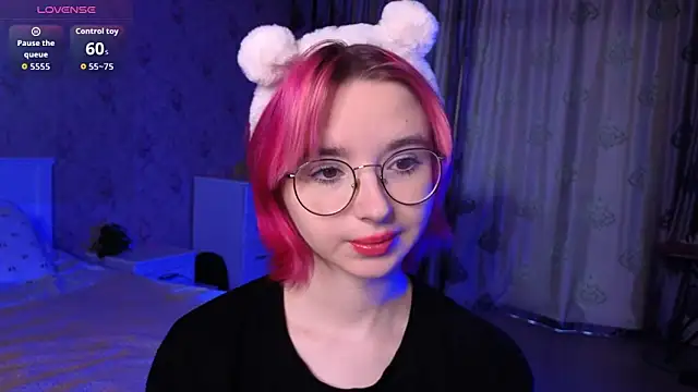 Nora Failure online show from 21, 9, 2025