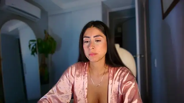 auroracaruso11 online show from 6, 10, 2025