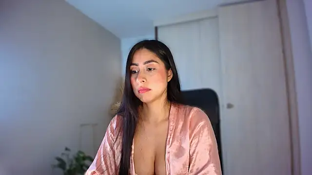auroracaruso11 online show from 10, 6, 2026