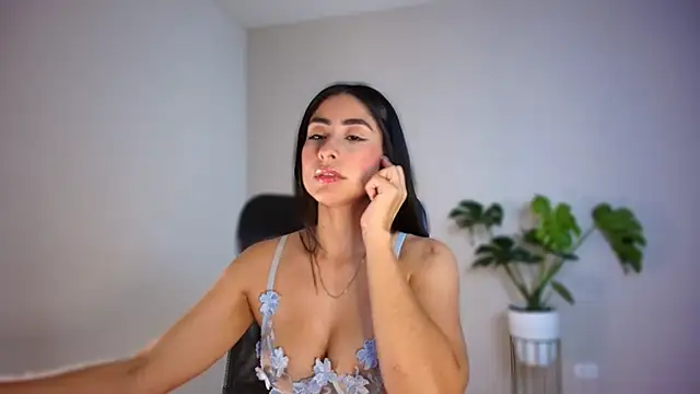 auroracaruso11 online show from 6, 1, 2026