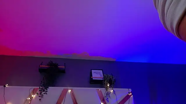 Snapshot of ParisFox_ chatting on 9, 2, 2026 ParisFox online show from 9, 2, 2026