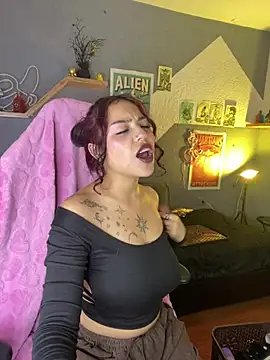 Liittleluaa  online show from 12, 2, 2025