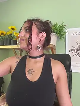 Liittleluaa  online show from 11, 3, 2025