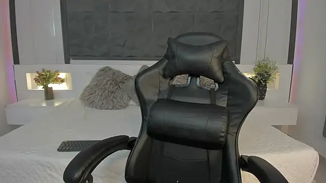 SaraGomez1 online show from 13, 2, 2026