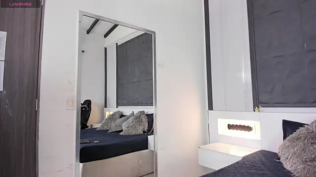 SaraGomez1 online show from 13, 3, 2025