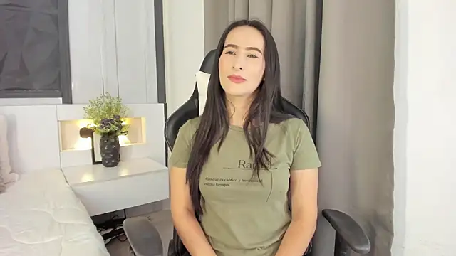 SaraGomez1 online show from 3, 10, 2025