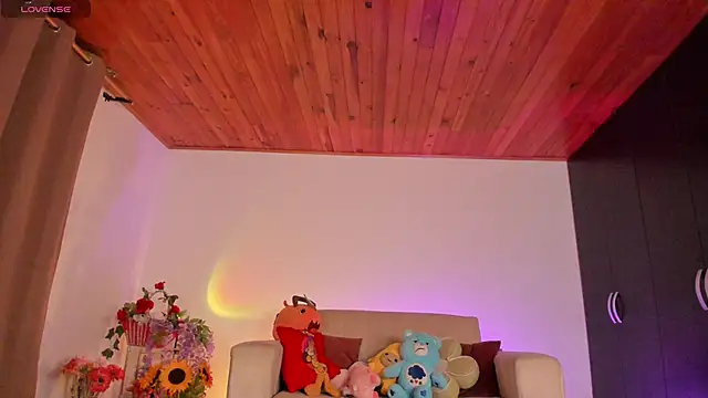 DAKOTA LOVEE online show from 4, 10, 2025