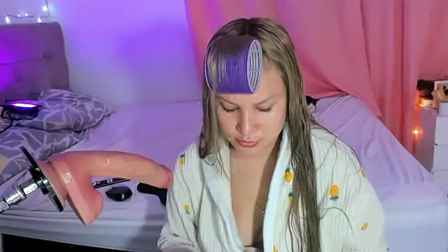 Annaraquel  online show from 5, 12, 2025