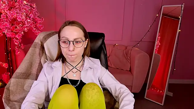 Snapshot of AphexQueen chatting on 10, 3, 2025 AphexQueen online show from 10, 3, 2025