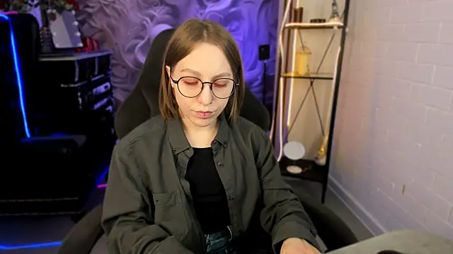 Snapshot of AphexQueen chatting on 27, 2, 2025 AphexQueen online show from 27, 2, 2025