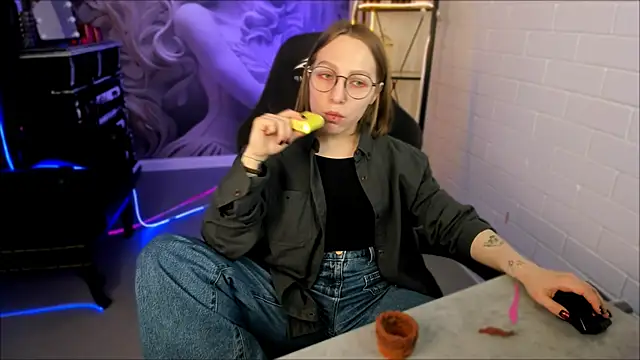 Snapshot of AphexQueen chatting on 27, 2, 2025 AphexQueen online show from 27, 2, 2025