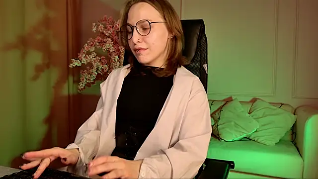 Snapshot of AphexQueen chatting on 26, 9, 2025 AphexQueen online show from 26, 9, 2025