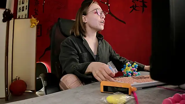 Snapshot of AphexQueen chatting on 8, 3, 2025 AphexQueen online show from 8, 3, 2025