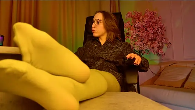 Snapshot of AphexQueen chatting on 15, 10, 2025 AphexQueen online show from 15, 10, 2025