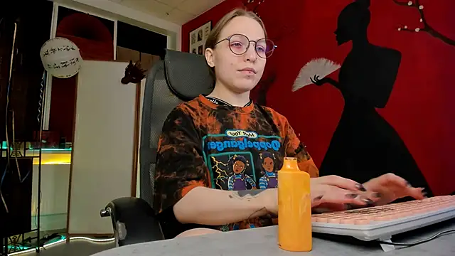 Snapshot of AphexQueen chatting on 18, 2, 2025 AphexQueen online show from 18, 2, 2025