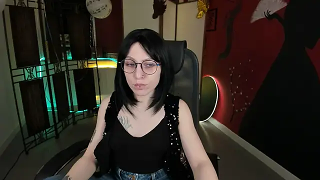 Snapshot of AphexQueen chatting on 12, 3, 2025 AphexQueen online show from 12, 3, 2025