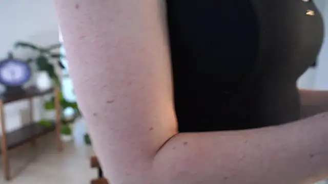 EsmaCrumbley online show from 20, 11, 2025