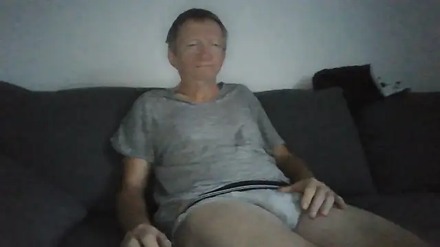 Snapshot of naturiste974 chatting on 8, 7, 2026 naturiste974 online show from 8, 7, 2026