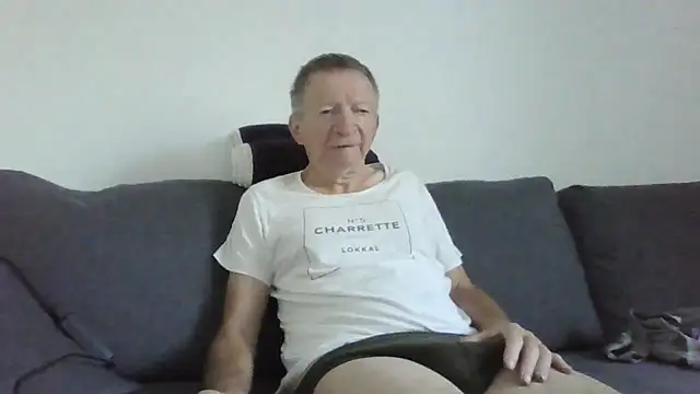 Snapshot of naturiste974 chatting on 7, 6, 2026 naturiste974 online show from 7, 6, 2026