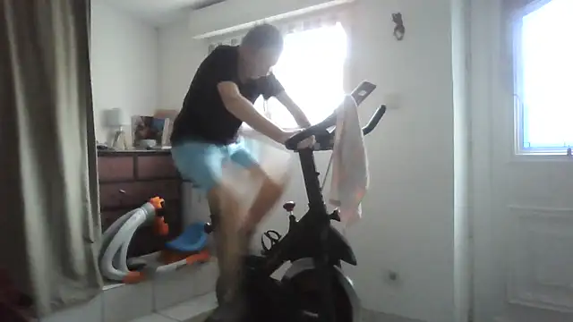 Snapshot of naturiste974 chatting on 19, 11, 2025 naturiste974 online show from 19, 11, 2025